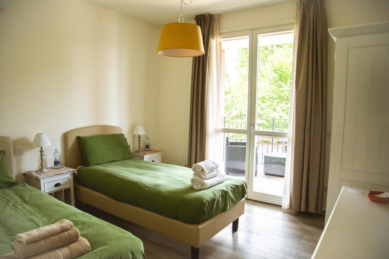Agriturismo Familiare I Giardini Del Lago Варезе Екстериор снимка