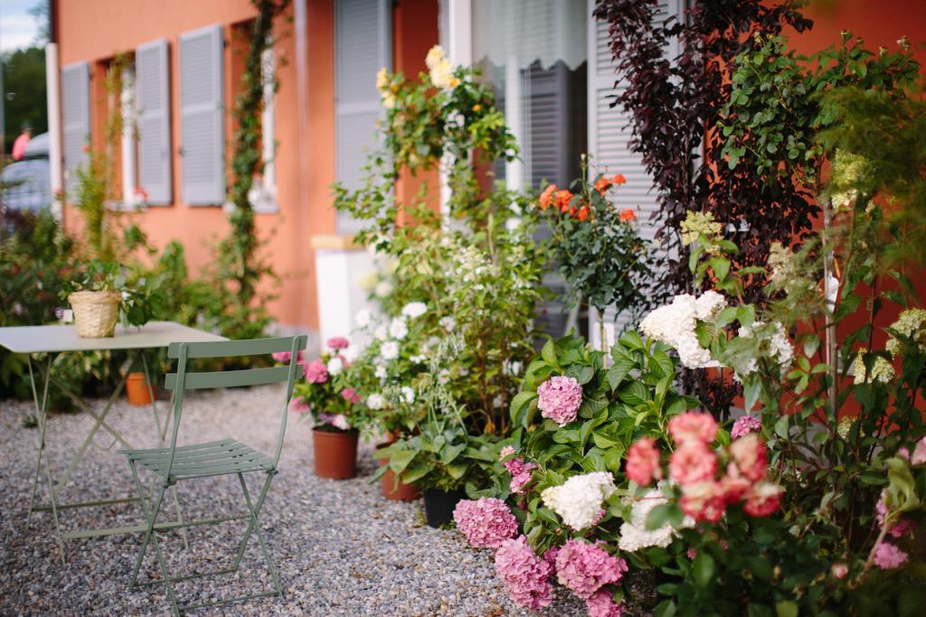 Agriturismo Familiare I Giardini Del Lago Варезе Екстериор снимка